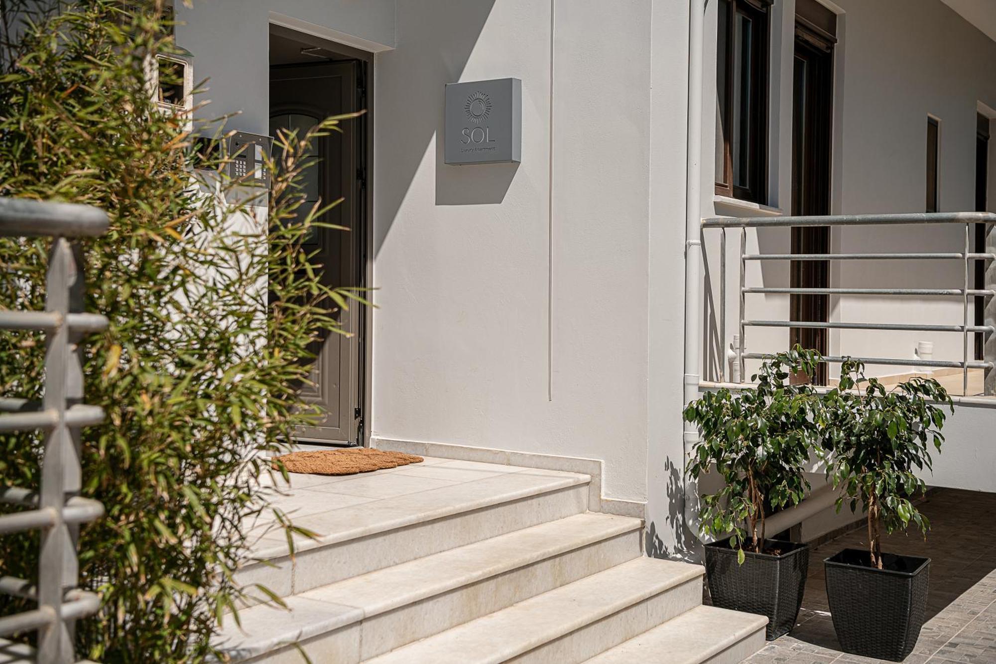Sol Luxury Apartment - Close To The Beach With A Private Mini Pool 干尼亞 外观 照片